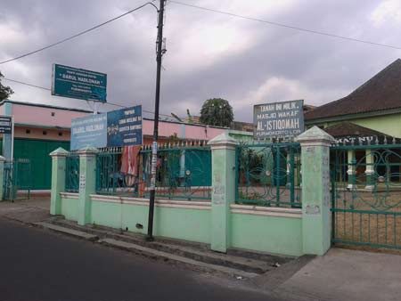 Panti Asuhan Putri Darul Hadlonah Purwokerto